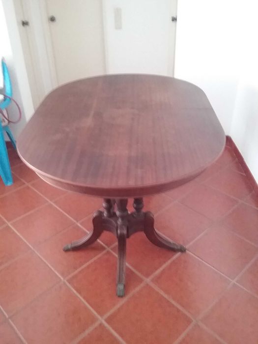 Mesa de sala em madeira maciça