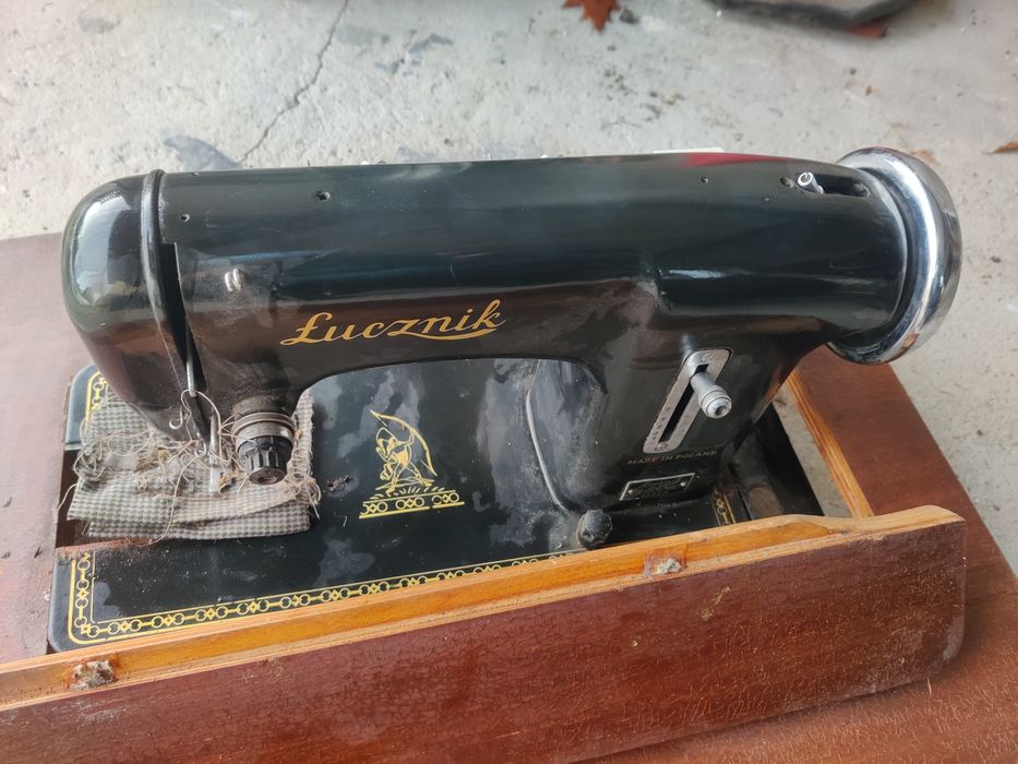 Zabytkowa maszyna do szycia Łucznik