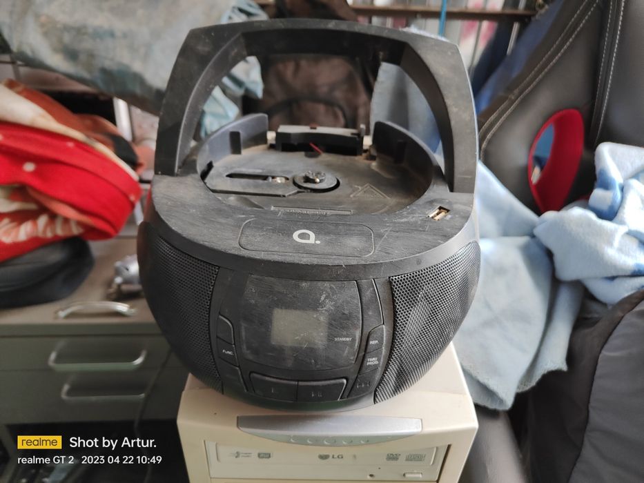 Mały radio 220v plus na baterie