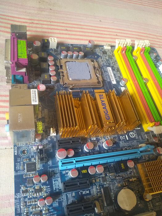 Матeринская плата 775