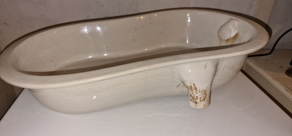 Bidé antigo em louça