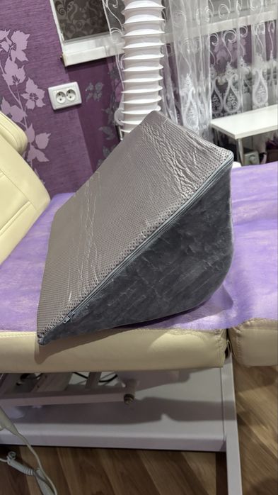 Ортопедична подушка під ноги