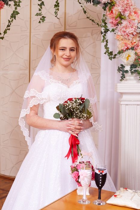 Продам весільну сукню