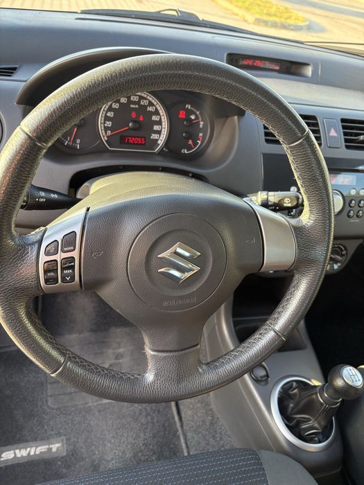 Suzuki Swift 1.3 92 KM / 5 drzwi/ klimatyzacja