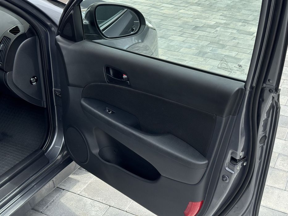 Продам Hyundai i30 2011 1.6 дизель Універсал у чудовому стані