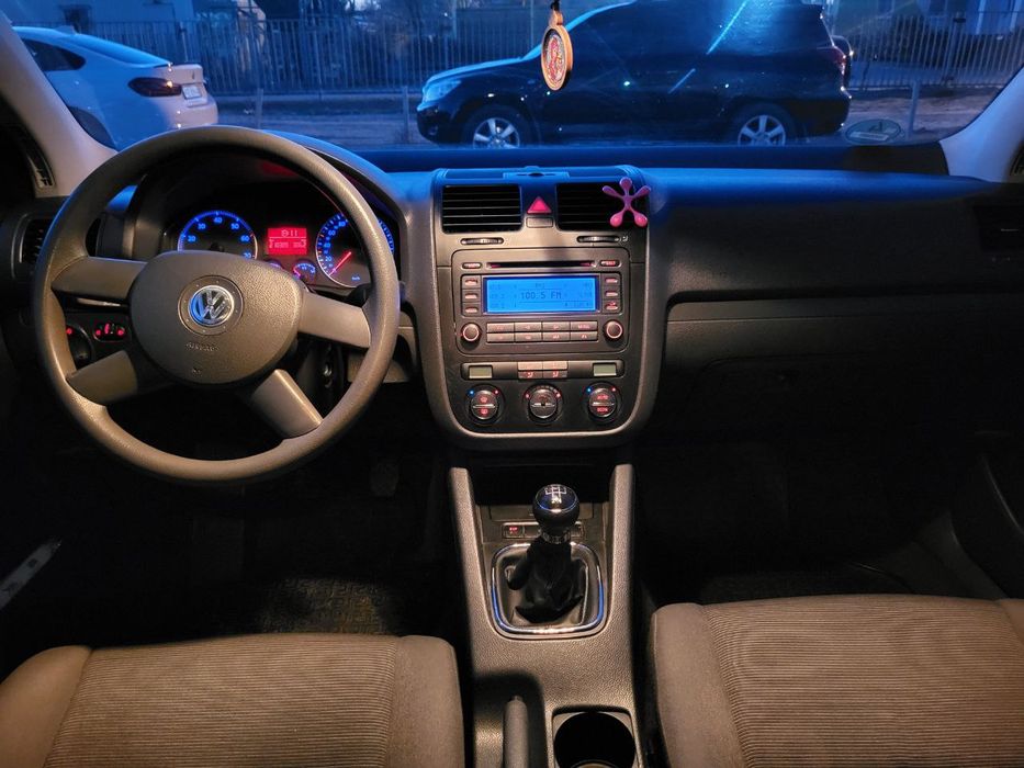 Volkswagen GOLF 5- 1,4Mpi бенз МКПП!