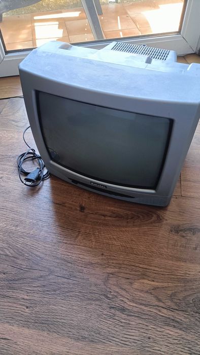 TV pequena como nova com ecrâ de 36 cm