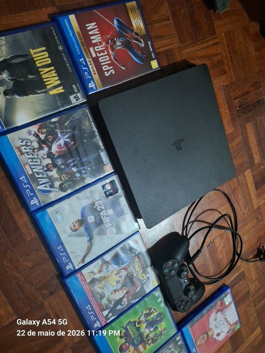 PS4 Slim 500 GB + 9 Jogos (Spider-Man, LEGO, Naruto, etc.) + Comando