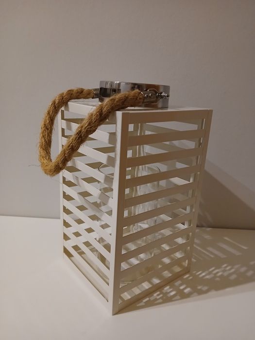 Lanterna metálica branca