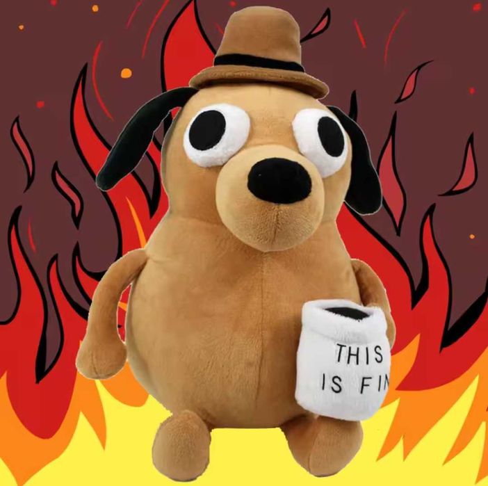 Maskotka pies z mema This is Fine śmieszna zabawka do pracy biura