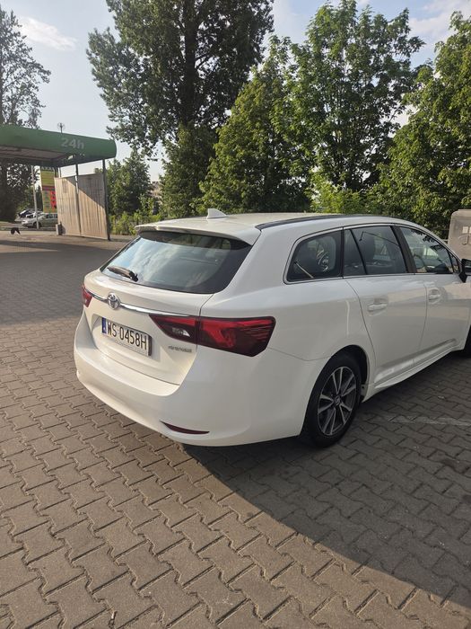 Toyota avensis t27 2017