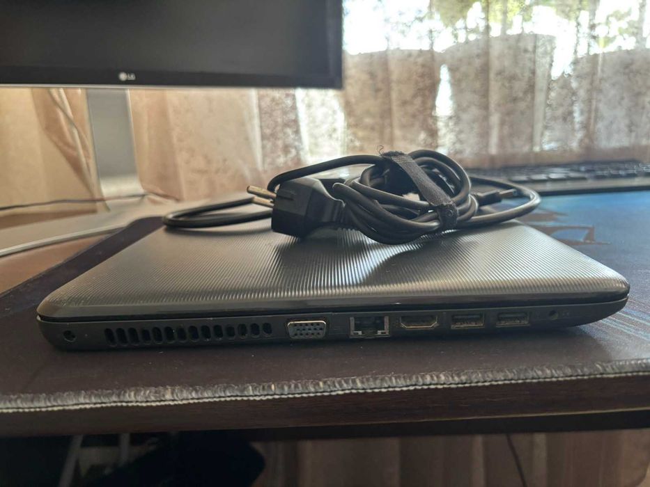 Неробочий ноутрук HP 250 G5 500GB 4GB RAM i3 WIN 10 15,6''
