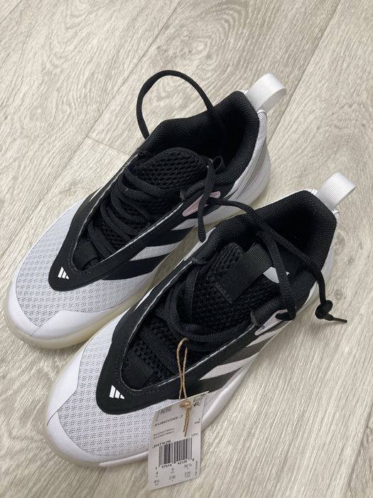 Кросовки         adidas