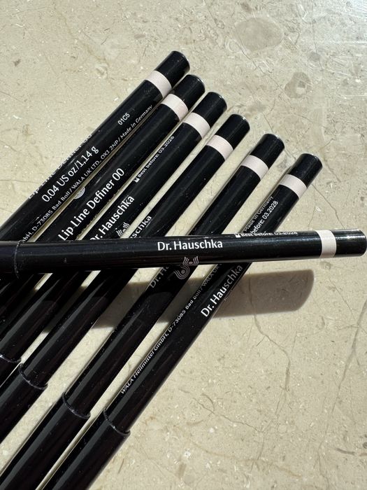 Карандаші для макіяжу люкс-брендів Dior, Chanel, Gucci та інші