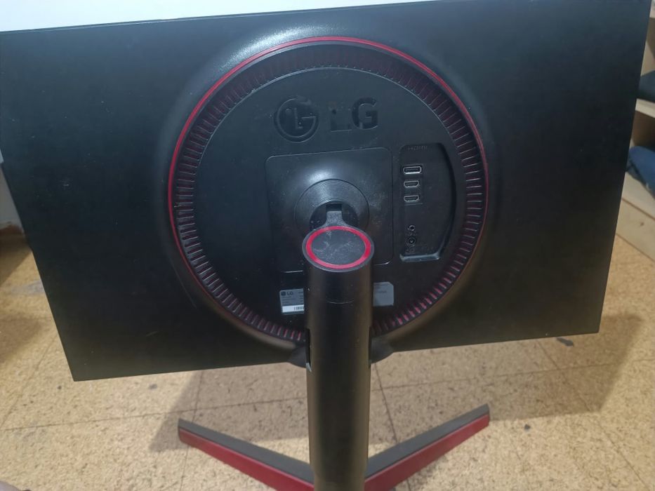 monitor gaming lg ultragear (com o ecrã rachado)