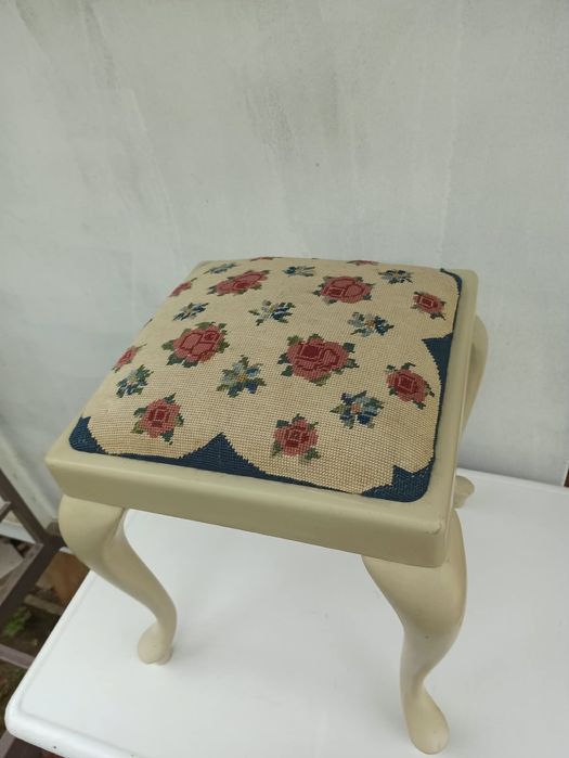 Taboret podnóżek giete nogi Retro, Antyki