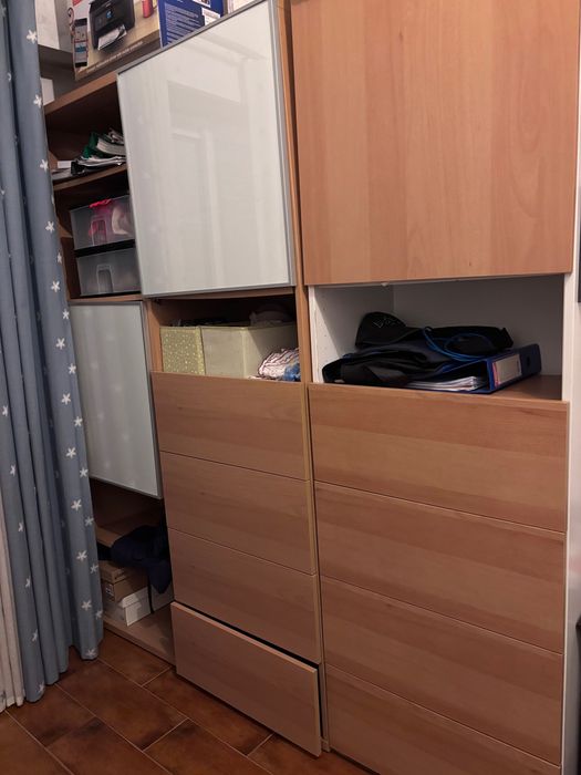 Móvel Ikea com gavetas e prateleiras