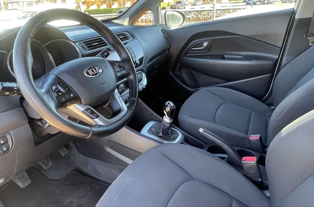 Kia rio comercial 2016  1.1 crdi