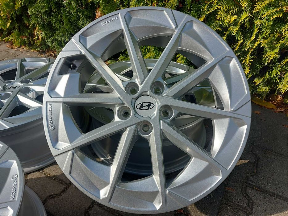 19 HYUNDAI Santa Fe, Ioniq 5, Tucson, iX35 KIA Sorento, Sportage Mazda