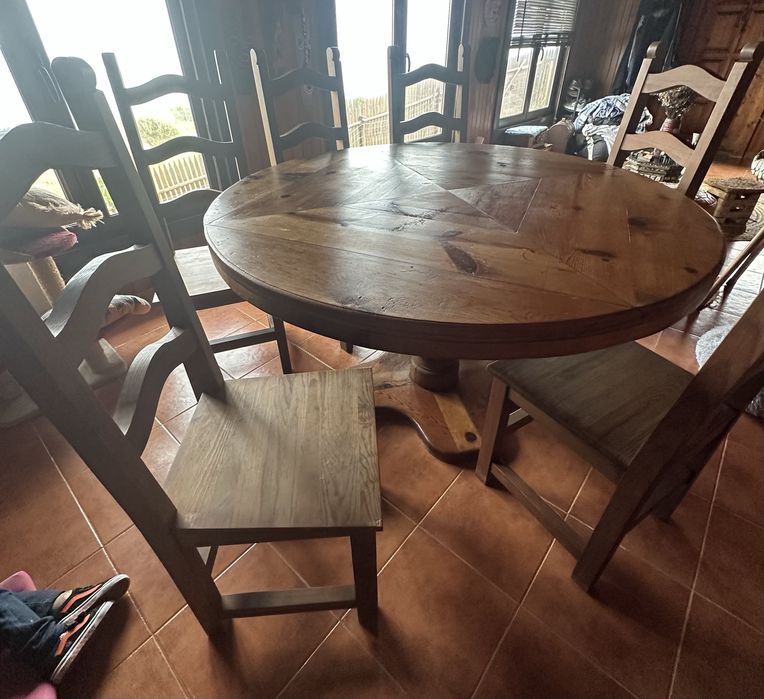 Mesa e cadeiras de madeira maciça mexicana