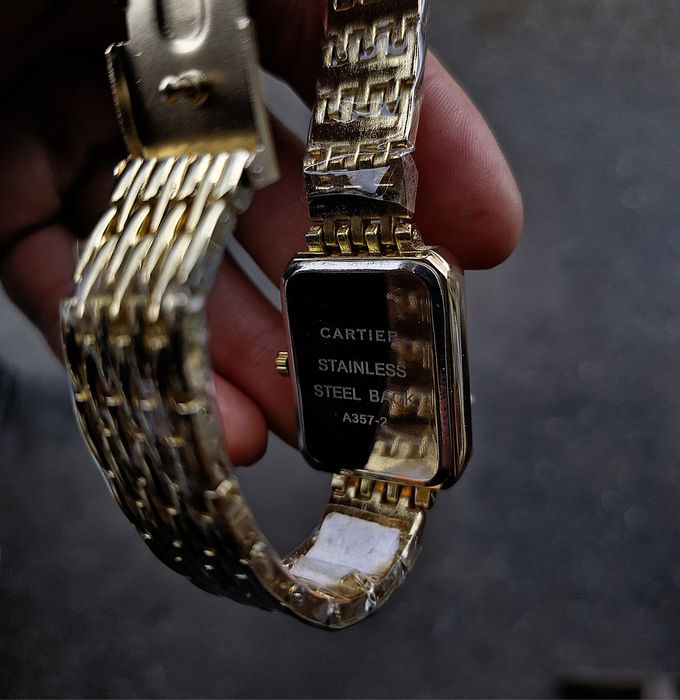 Годинник на браслеті Cartier золотого кольору