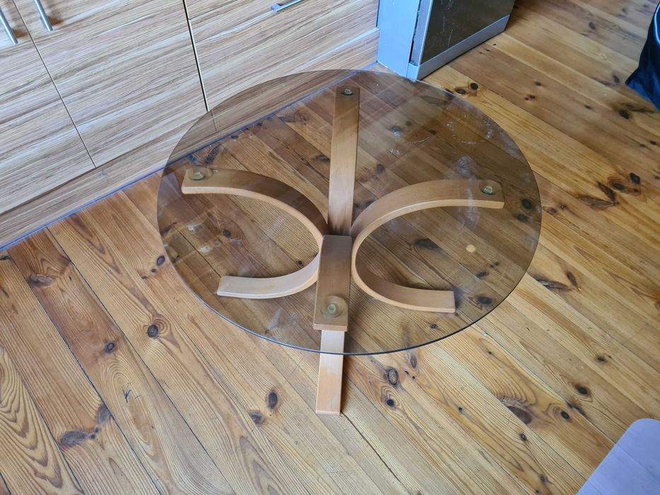 stolik ze szklanym okrągłym blatem