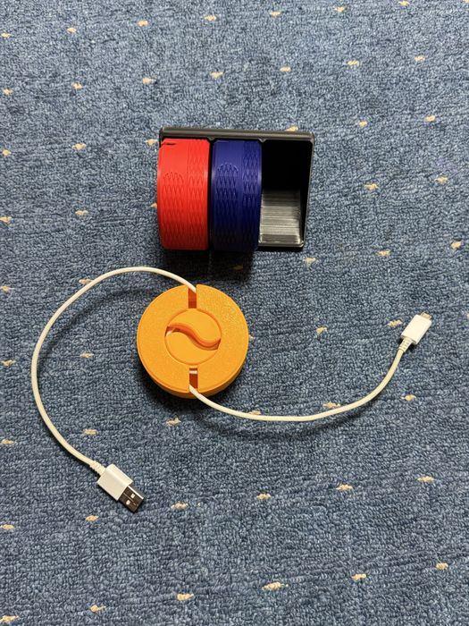 Эргономичный органайзер для кабелей с подставкой