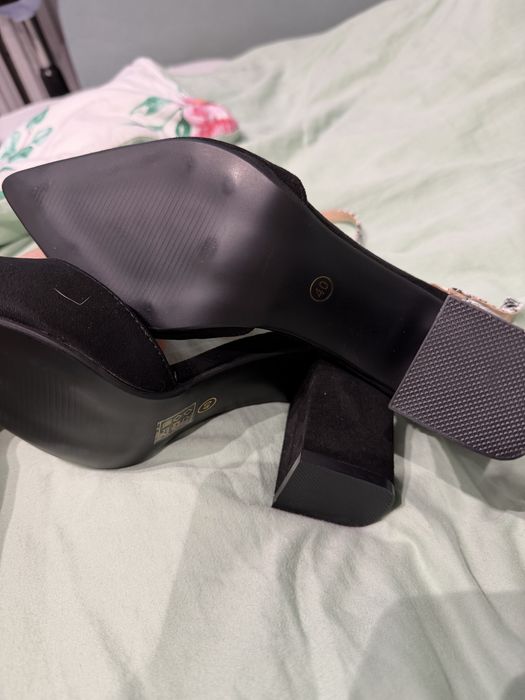 Nowe buty na grubszej szpilce