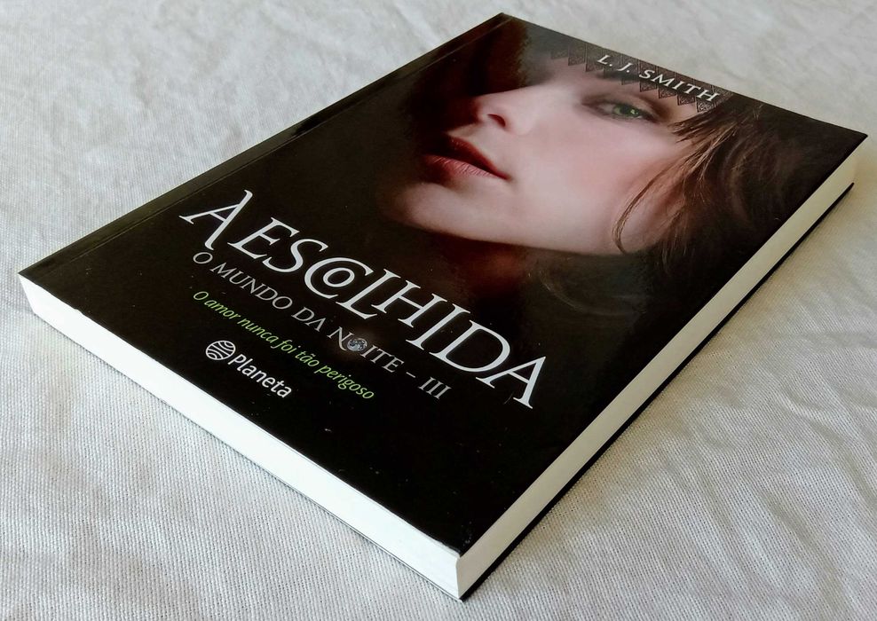 Livros de L.J Smith Mundo da Noite 4 volumes (Preço Conj)