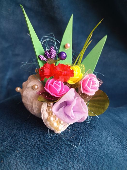 Букетик в натуральной морской раковине ручной работы