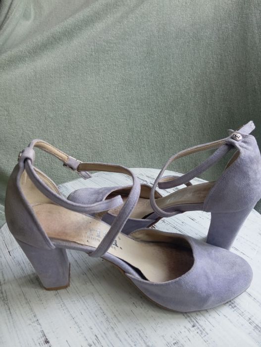Lawendowe zamszowe buty damskie