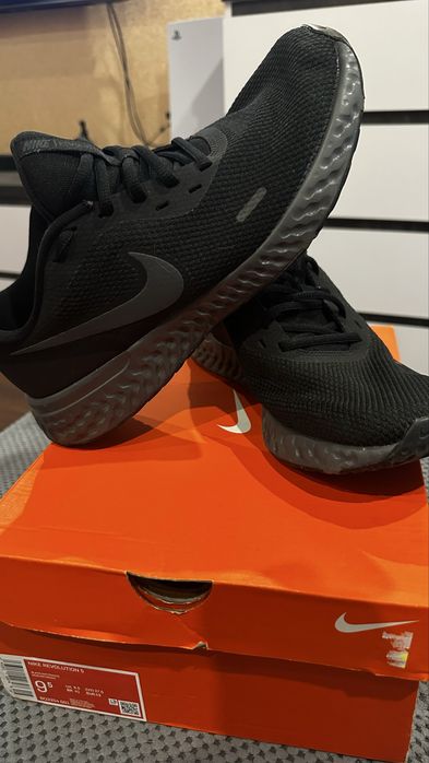 Продам чоловічі кросівки Nike