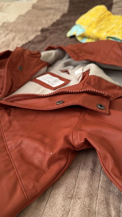 Віддам куртка дощовик на флісі Zara