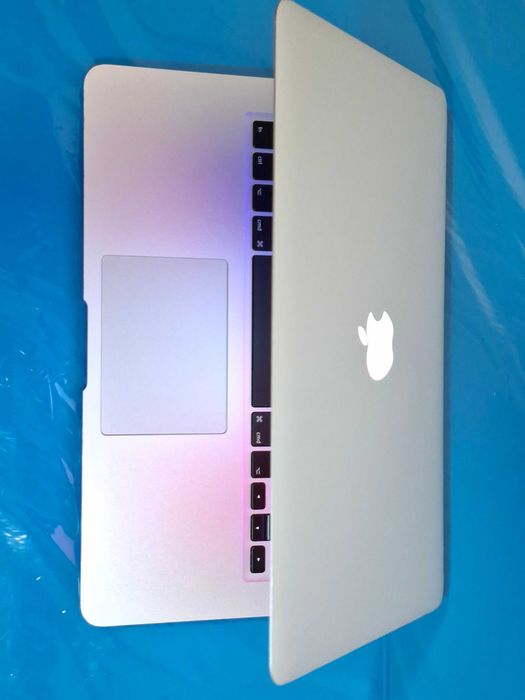 Portátil MacBook Air Ecrã Retina de 13.3'' , Ano de 2017 | Intel Core i5 a 1,8GHz | Disco SSD PCie alta capacidade | MacOS Monterey | Impecável