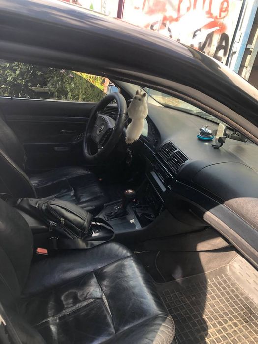 Продам BMW E39 523i