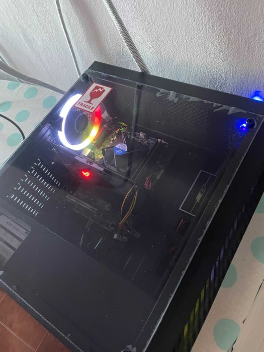 Setup Gamer, Computador com caixa, Teclado e Rato