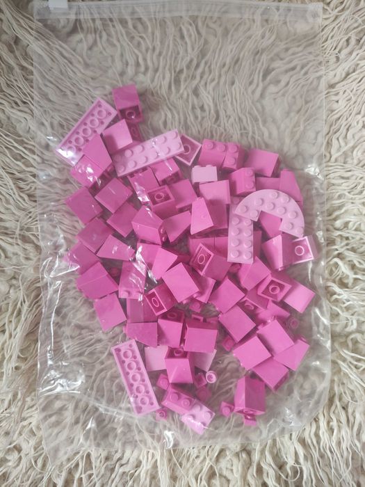 Конструктор lego, рожеві блоки