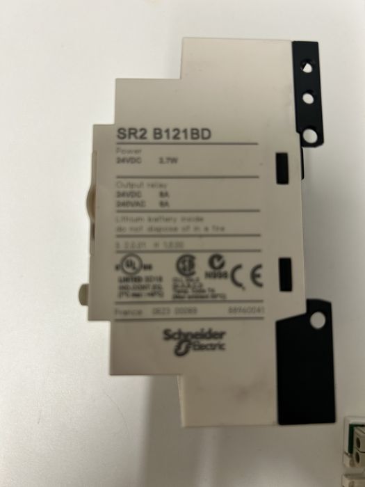 Zelio SR2 B121BD