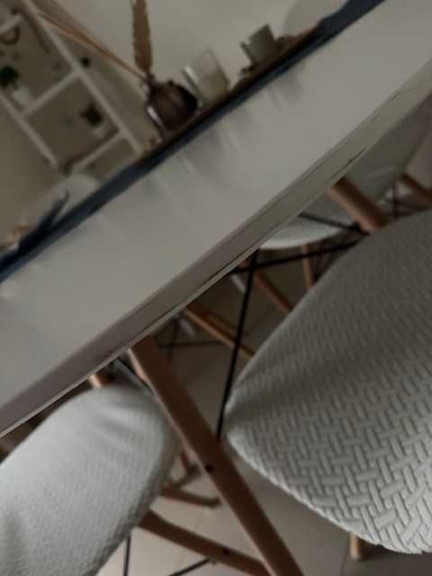 MESA SKLUM + 4 CADEIRAS - COM MARCAS