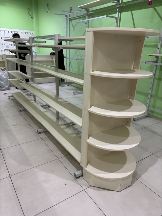 Меблі для магазину стелажі тумби вітрини касова зона ресепшн
