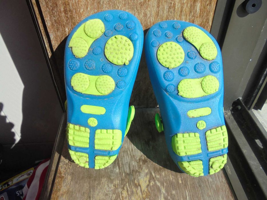 crocs de menino práticos