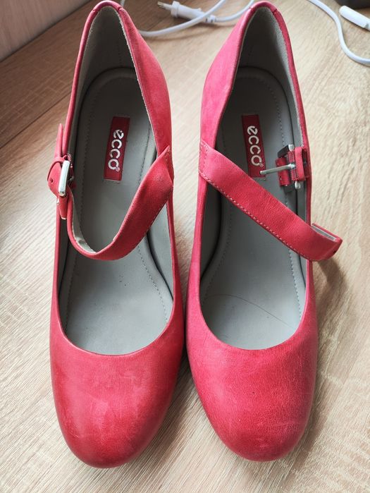 Продам жіночі туфлі ecco