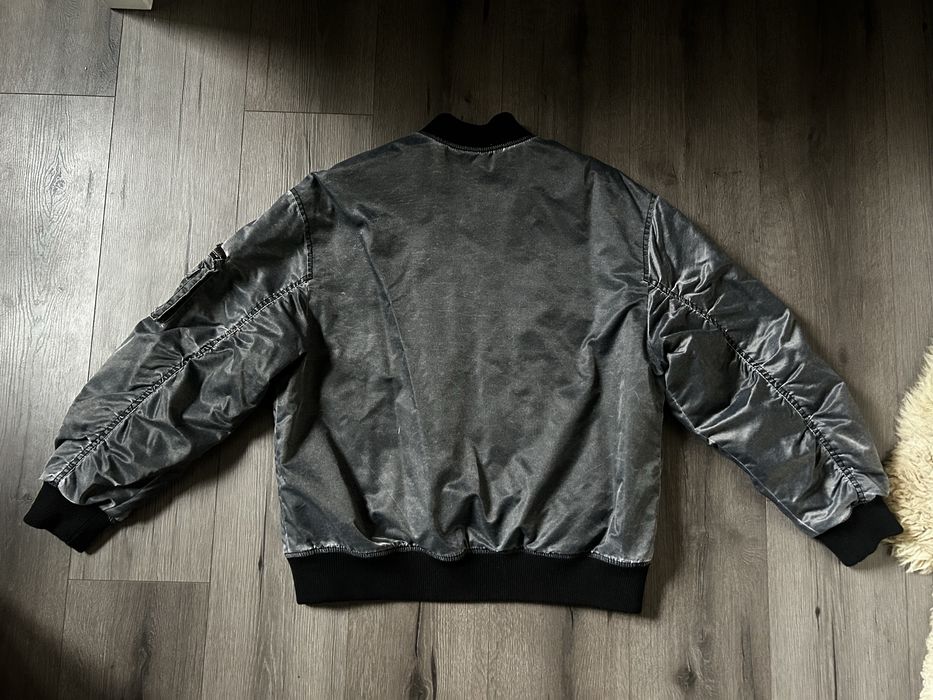 Бомбер куртка вітровка сіра opium y2k з ефектом потертості