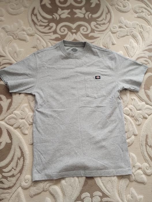 Продаю футболку dickies