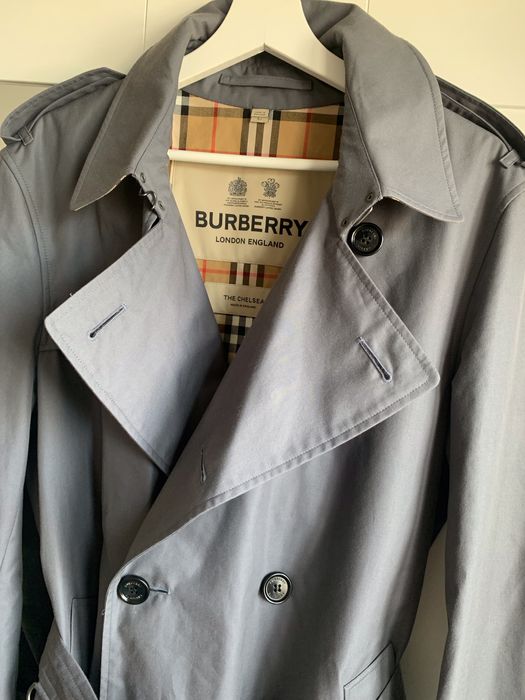 sobretudo cinzento Burberry