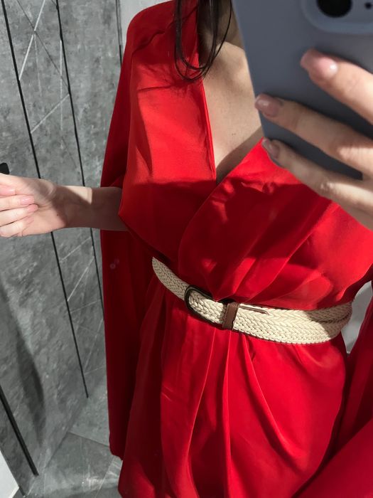 Czerwona sukienka midi