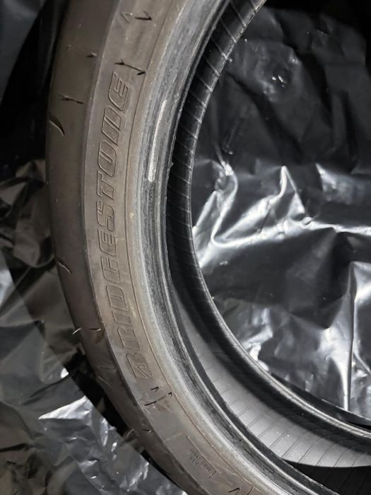 Pneu de mota brigeston