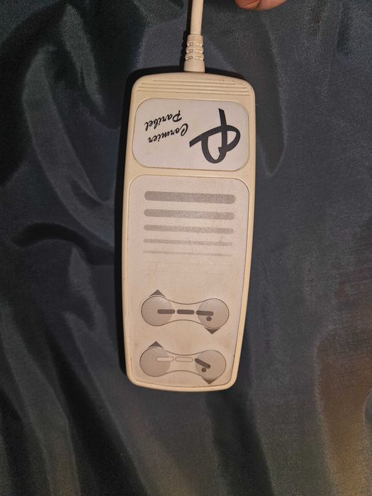 Łóżko rehabilitacyjne z materacem rurowym sterowane pilotem