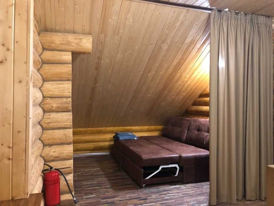 Будинок в оренду подобово з басейном чаном та банею на Десні