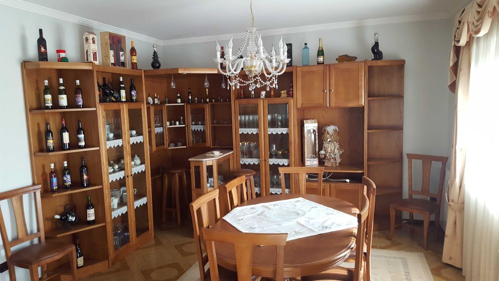 Móvel de Sala em Madeira Maciça de Castanho
